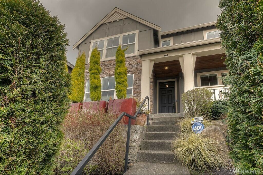 Property Photo:  408 State St S  WA 98033 