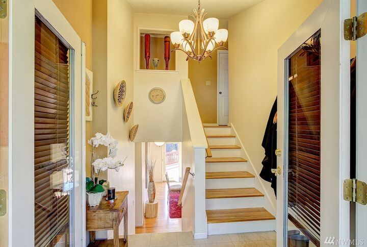 Property Photo:  331 8th Ave W  WA 98033 