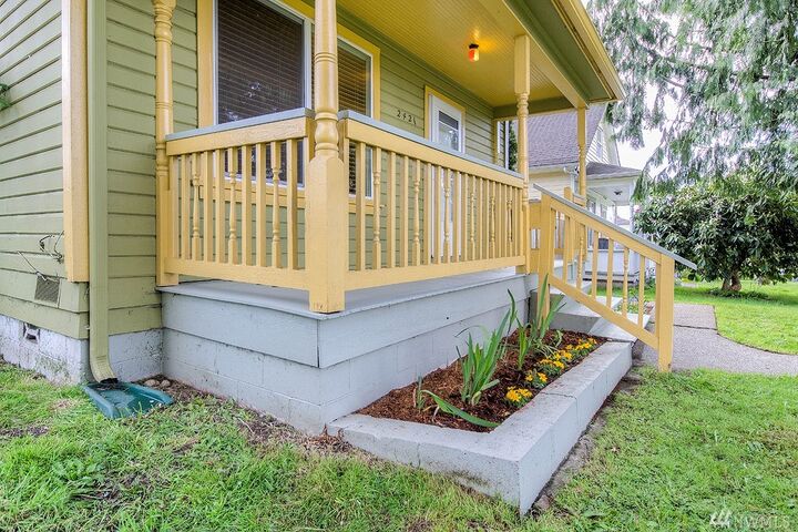 Property Photo: 2421 Harrison Ave WA 98201