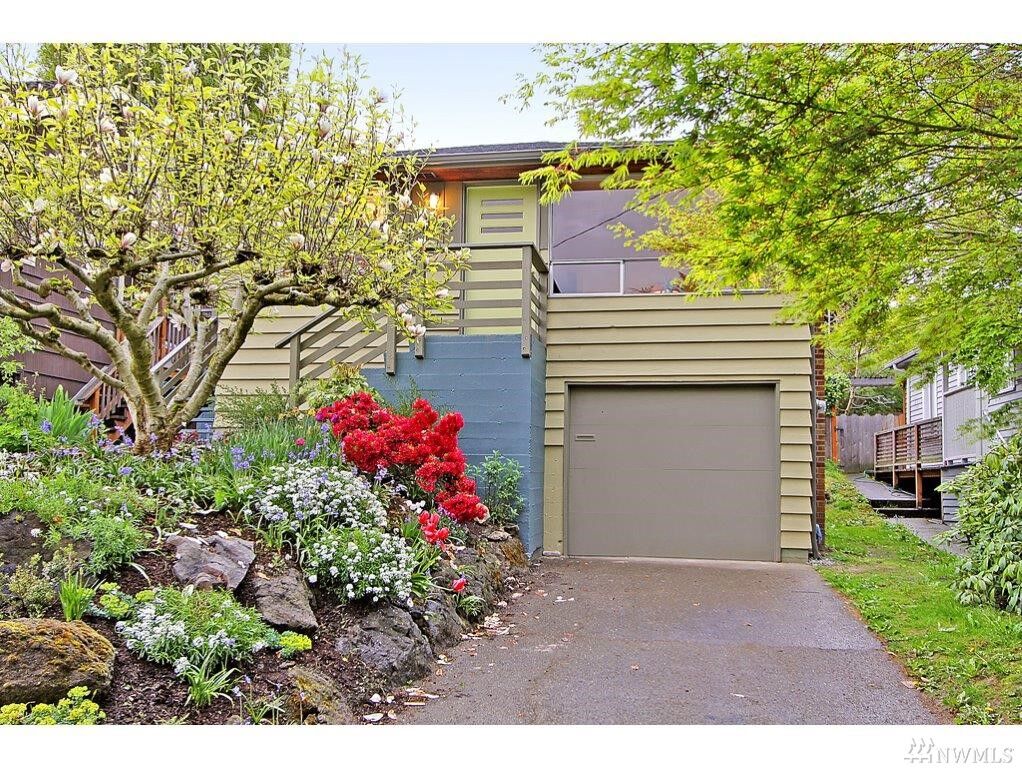 Property Photo:  2722 30th Ave S  WA 98144 