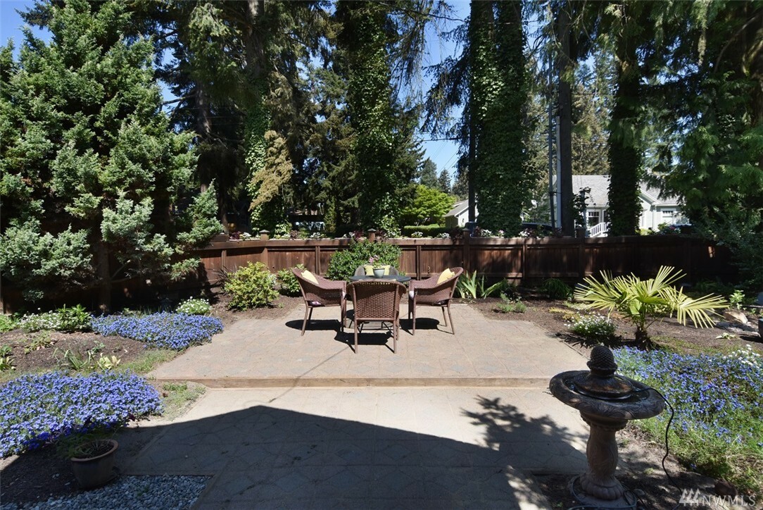 Property Photo:  521 N 188th St  WA 98133 