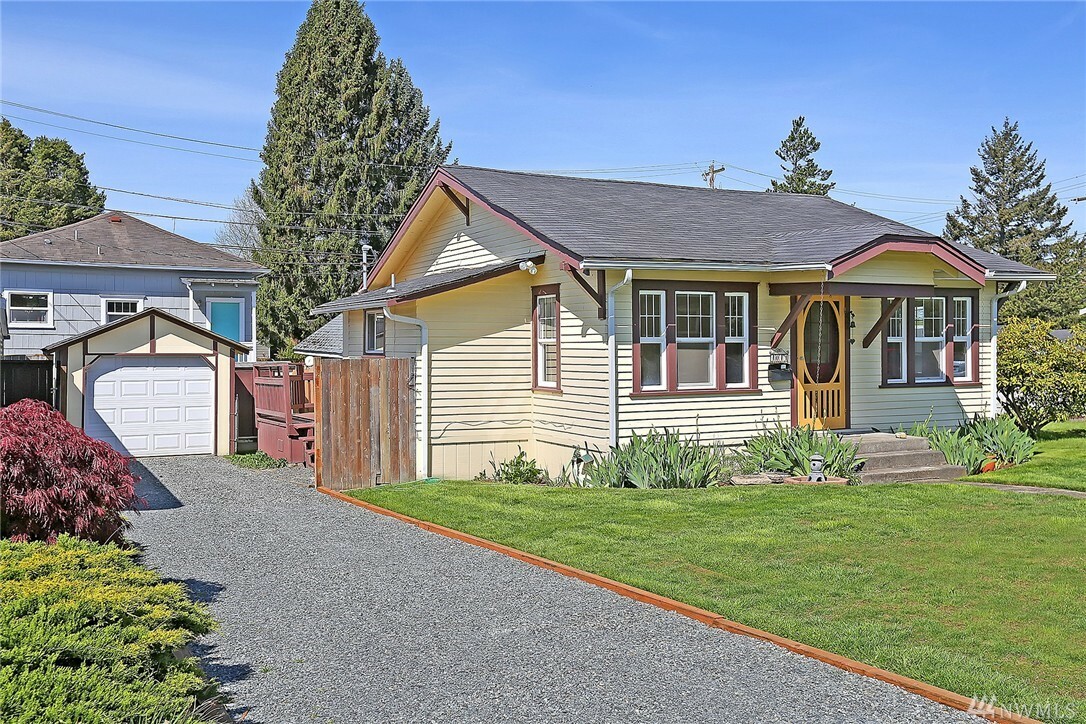 Property Photo:  1014 Rockefeller Ave  WA 98201 