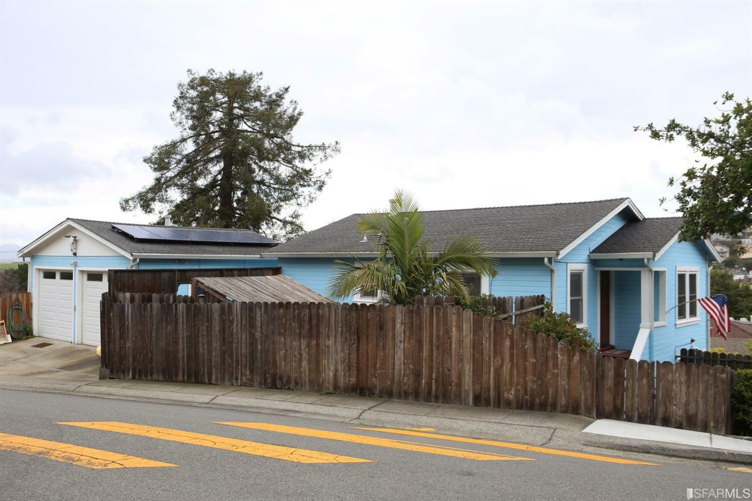 Property Photo:  492 Monterey Street  CA 94005 