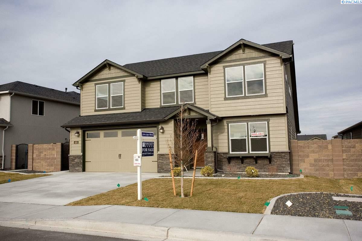 Property Photo:  450 Wenatchee Street  WA 99352 