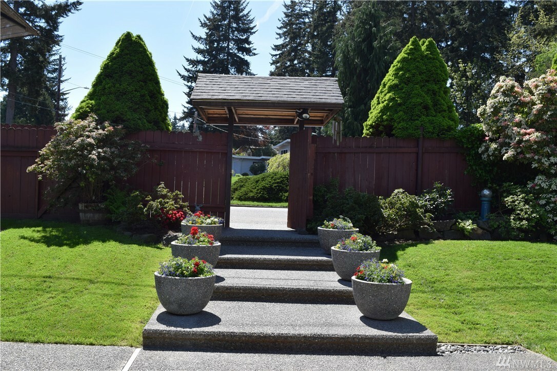 Property Photo: 15248 SE 39th St WA 98006