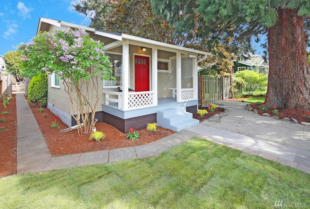 Property Photo:  10016 42nd Ave SW  WA 98146 