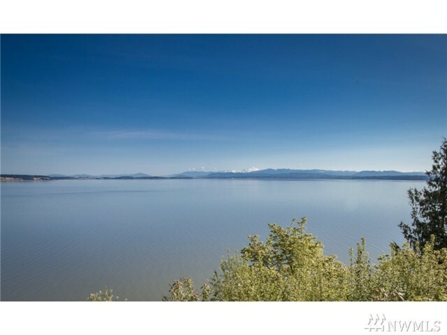 Property Photo: 30 E Camano Dr WA 98282