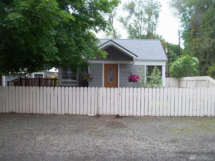 Property Photo:  505 N Poplar St  WA 98926 