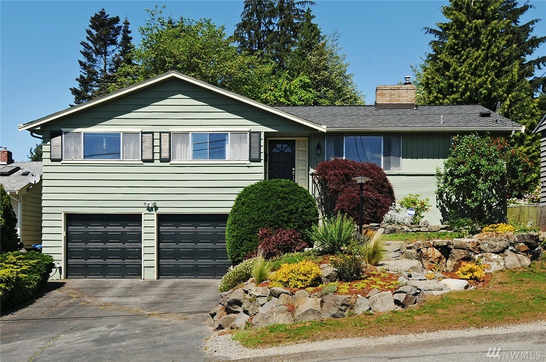 Property Photo:  308 NE 165th St  WA 98155 