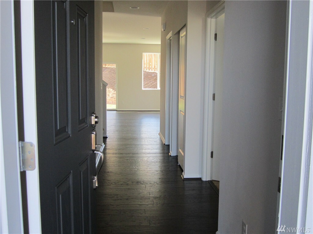 Property Photo: 19527 18th Lot 33 Av Ct E WA 98387