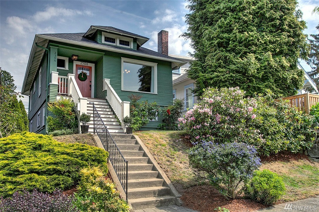 Property Photo:  2506 1st Ave W  WA 98119 