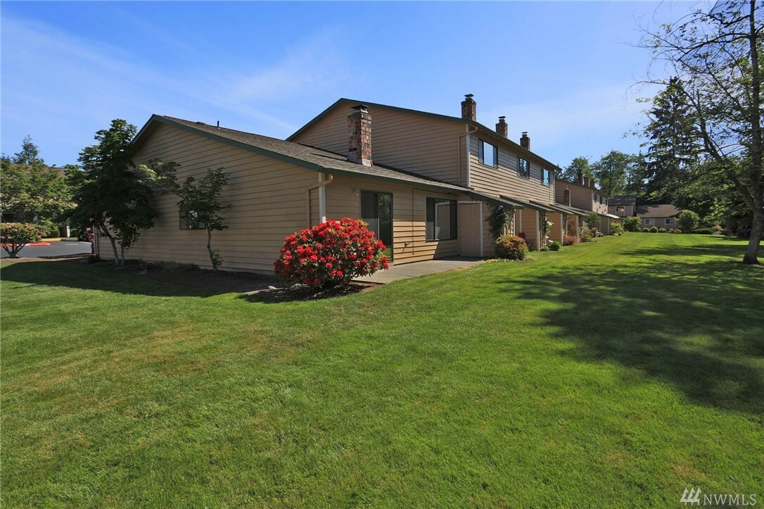 Property Photo:  21513 4th Ave W  C11  WA 98021 