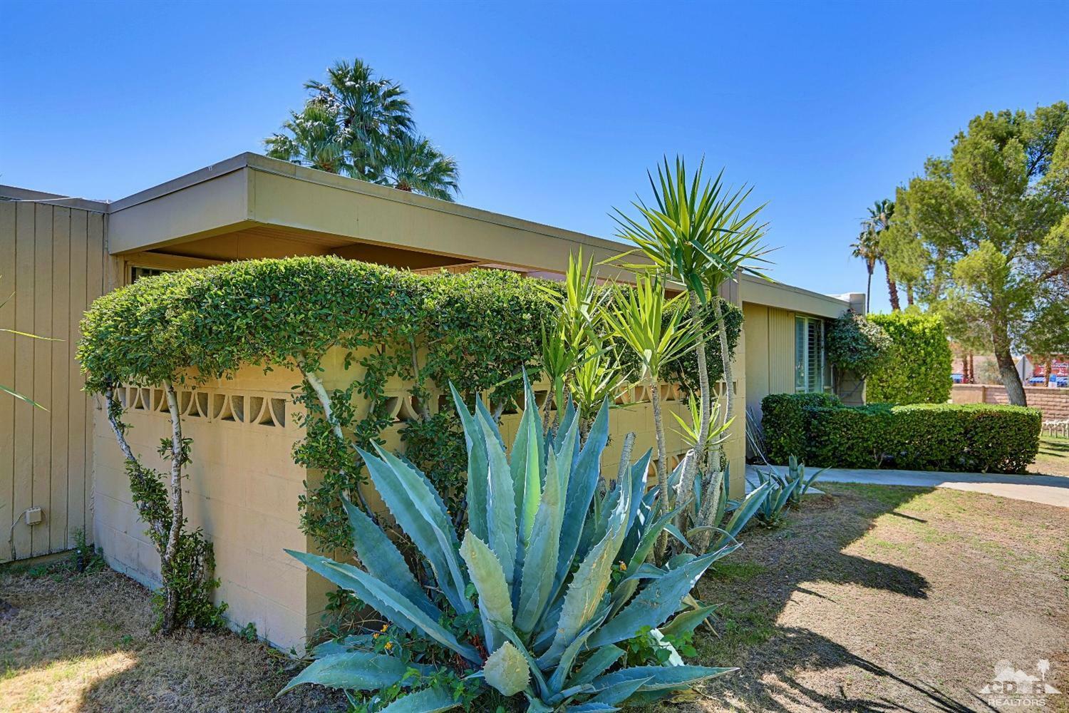 Property Photo:  111 Sandpiper Street  CA 92260 