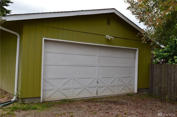 Property Photo:  213 203rd Place SW  WA 98036 