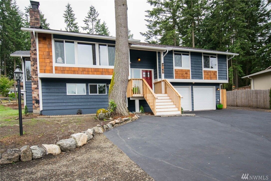 Property Photo: 3156 SE Villa Carmel Drive WA 98366