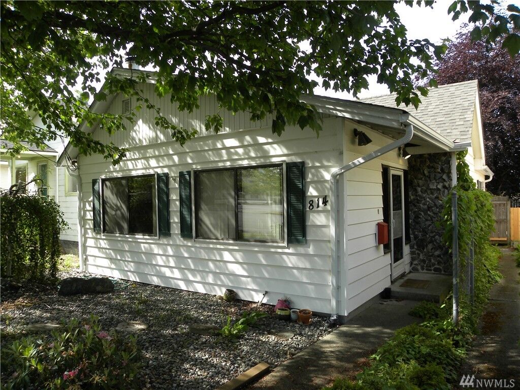 Property Photo:  814 5th St  WA 98221 