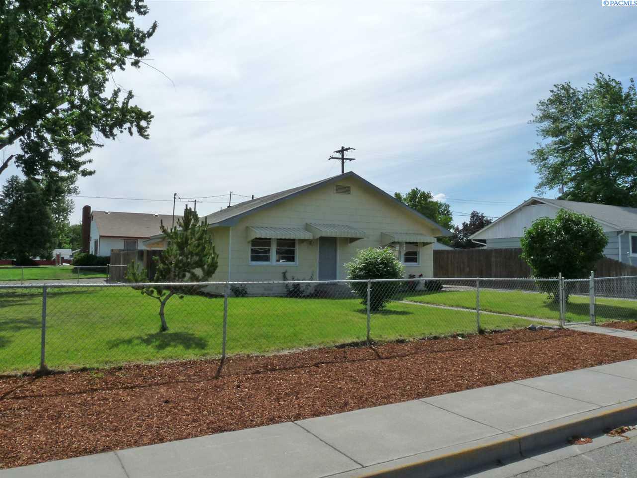 Property Photo:  914 Winslow Ave  WA 99352 