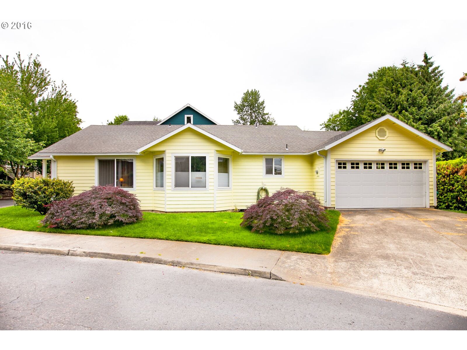 Property Photo:  523 SE 59th Ct  OR 97215 