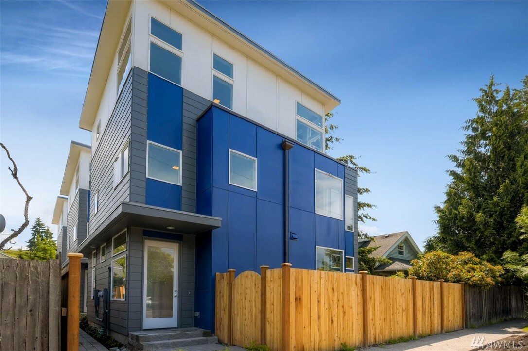 Property Photo: 5628 Fauntleroy Wy SW WA 98136