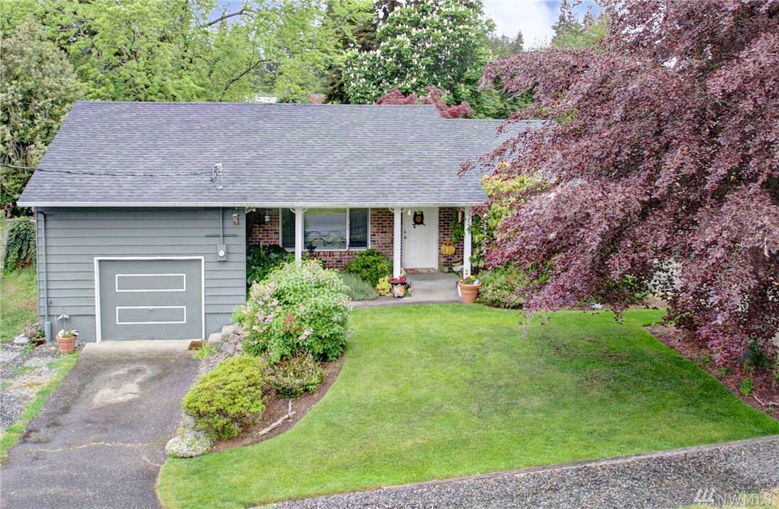 Property Photo: 6421 185th St SW WA 98037