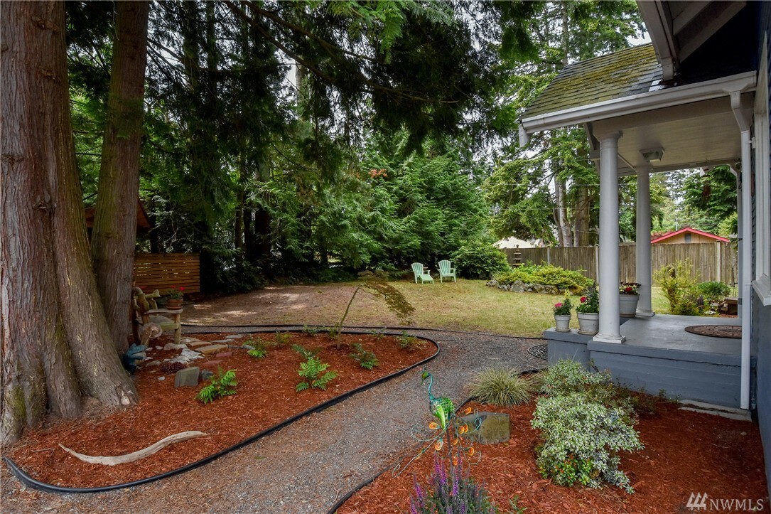 Property Photo:  916 N 199th  WA 98133 