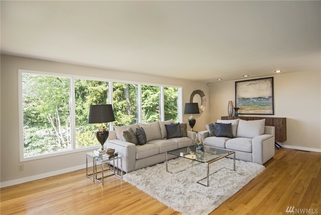 Property Photo:  822 NW Innis Arden Dr  WA 98177 