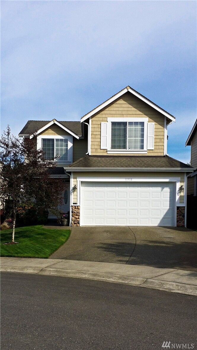 Property Photo: 11518 185th St E WA 98374