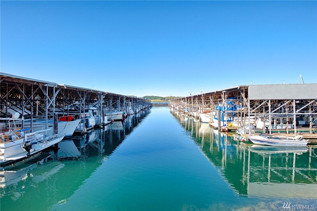 Property Photo:  1600 5th St C-125  WA 98221 