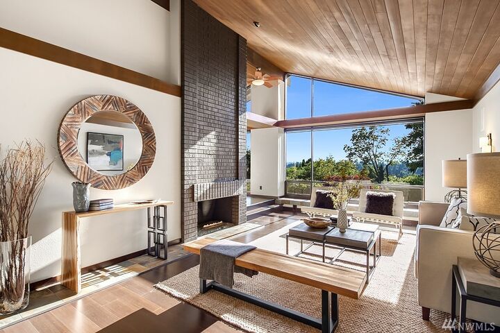 Property Photo: 8909 NE 20th St WA 98004