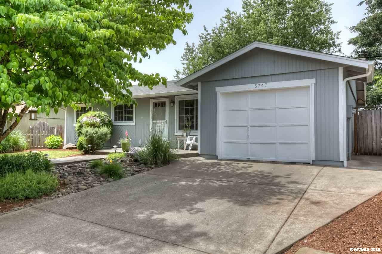 Property Photo: 5747 Sugar Plum Av OR 97306