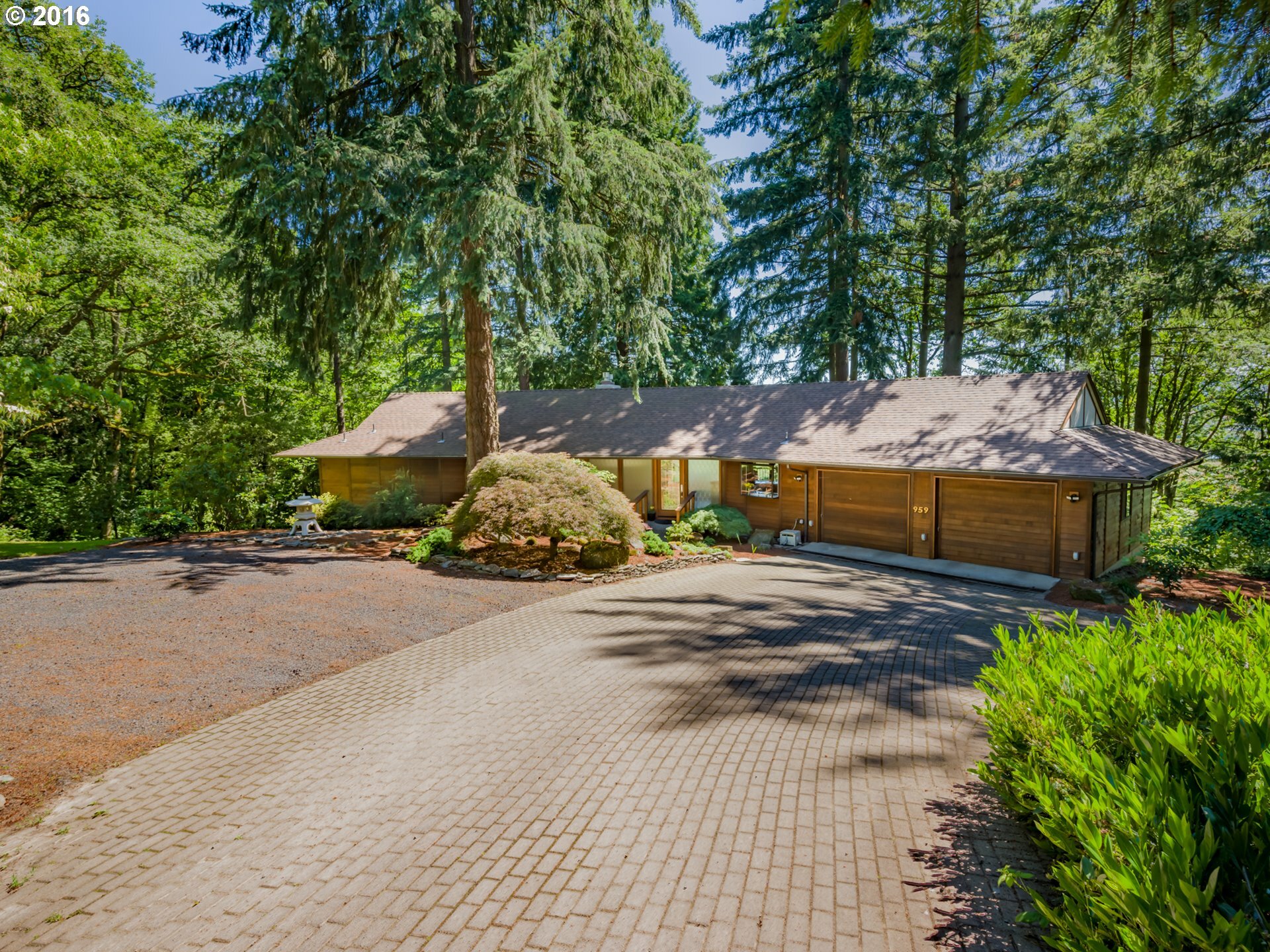 Property Photo:  959 S Oak Rd  WA 98642 