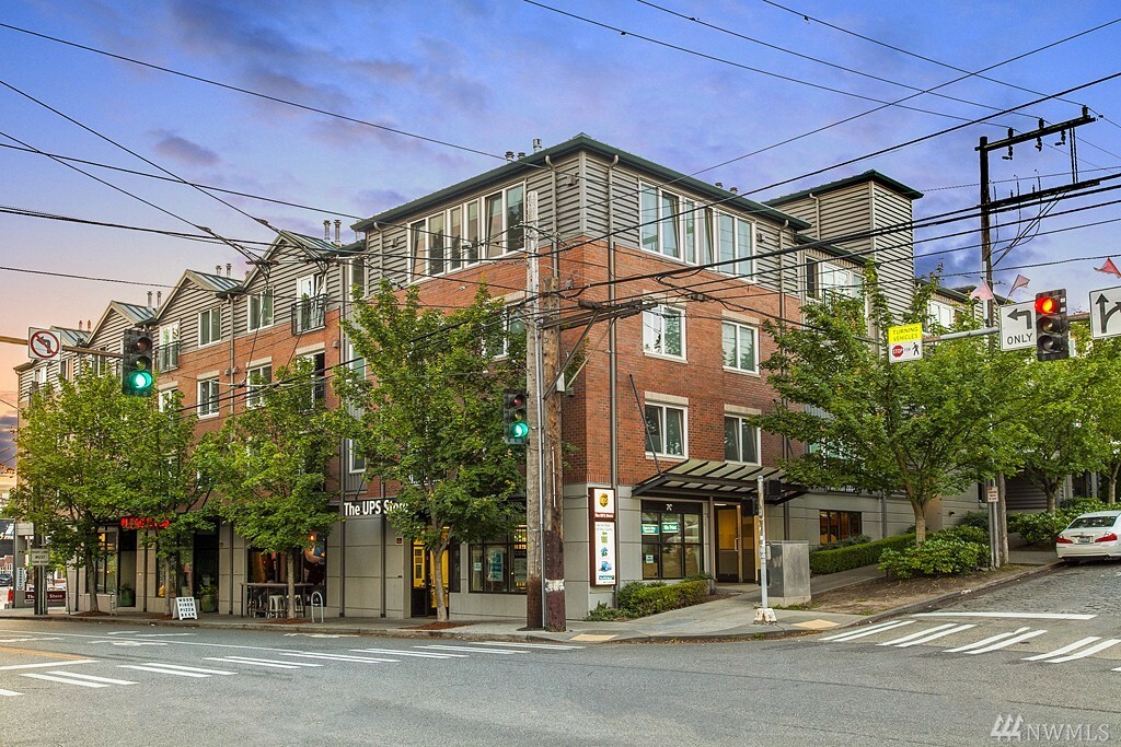 Property Photo: 701 1st Ave N 401 WA 98109