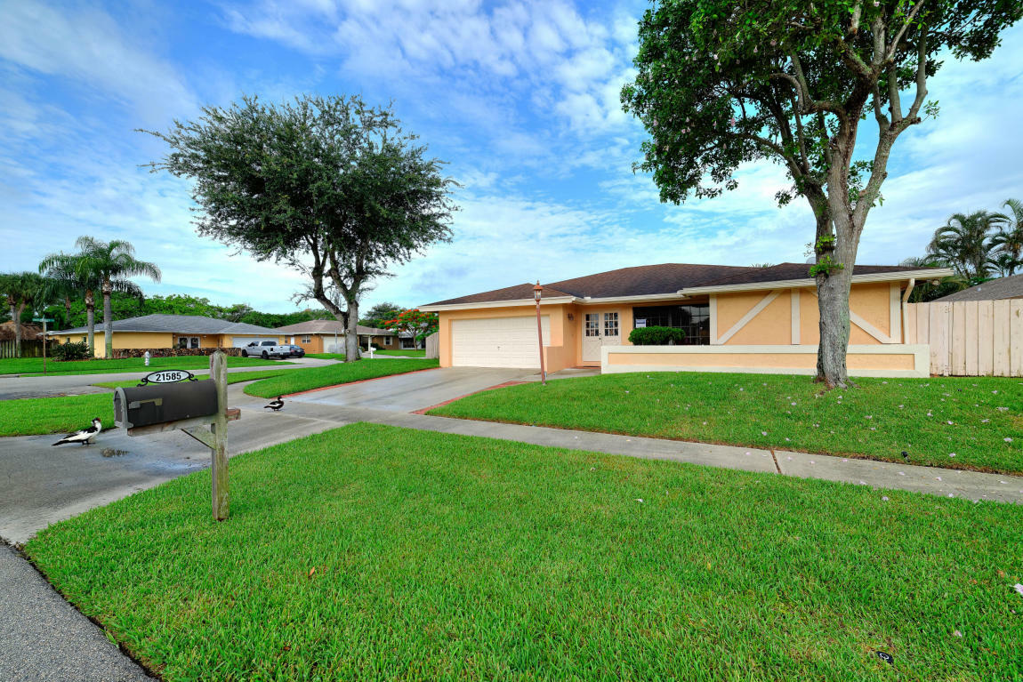 Property Photo:  21585 Toledo Road  FL 33433 