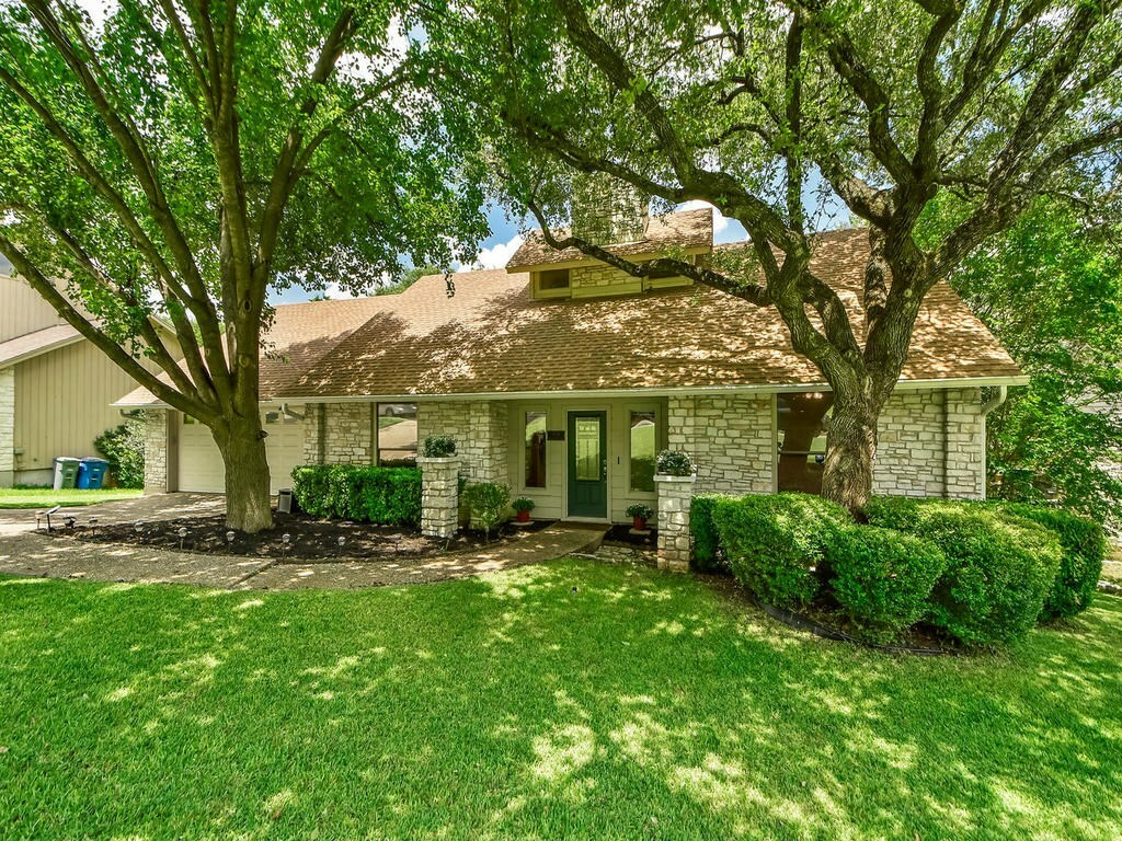 Property Photo:  9204 Rolling Oaks Trail  TX 78750 