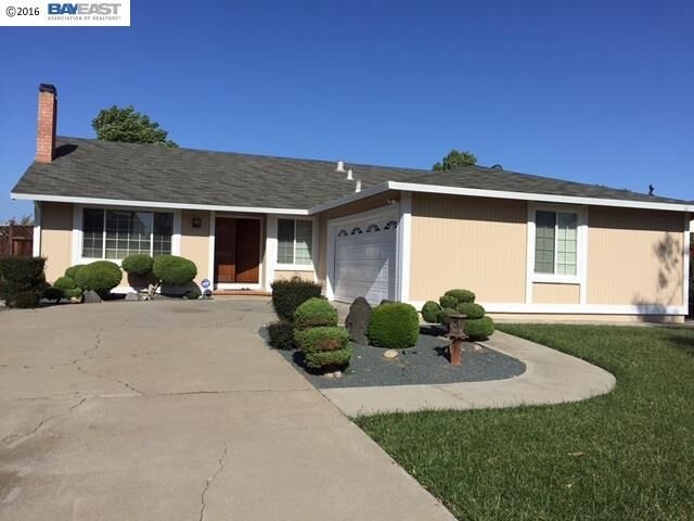Property Photo: 36886 Nutmeg Ct CA 94560