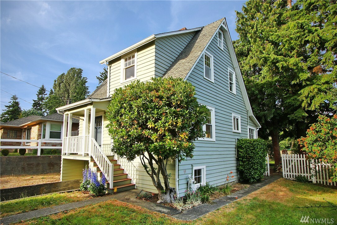 Property Photo:  10450 California Ave SW  WA 98146 