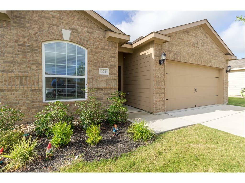 Property Photo: 304 Farmer Lane TX 76537