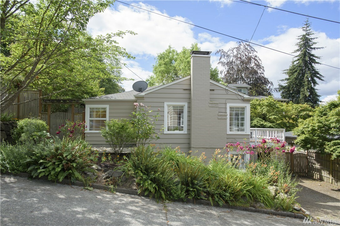 Property Photo:  4431 SW Kenyon Place  WA 98136 