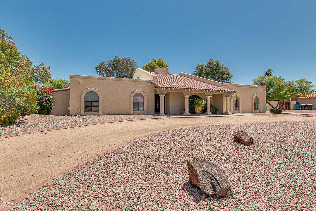 Property Photo:  11201 N 45th Way  AZ 85028 