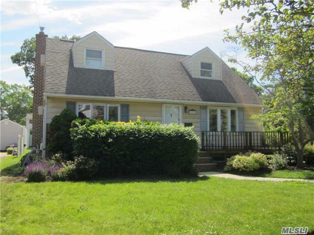 735 Sterling Street  North Bellmore NY 11710 photo