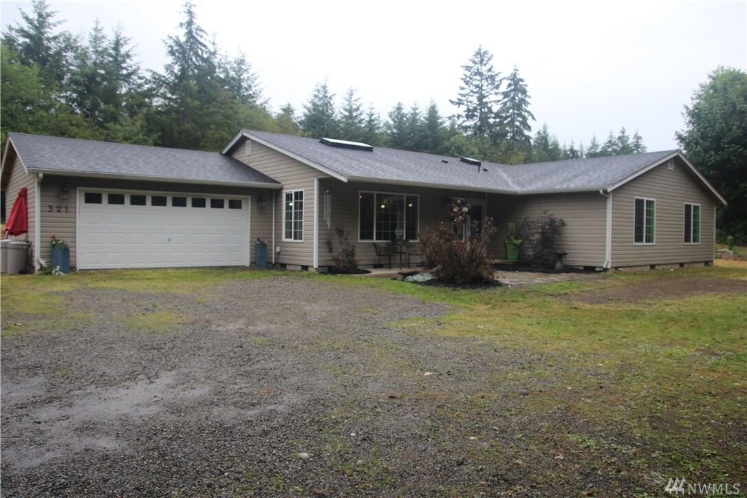 Property Photo:  321 E Cedarbrook Lane  WA 98528 