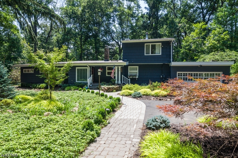 Property Photo:  18 Beechwood Ln  NJ 07922 