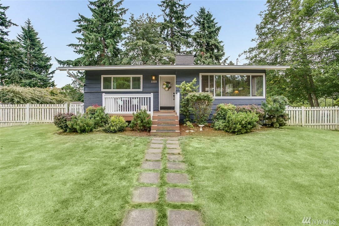 Property Photo:  1115 SW 166th St  WA 98166 