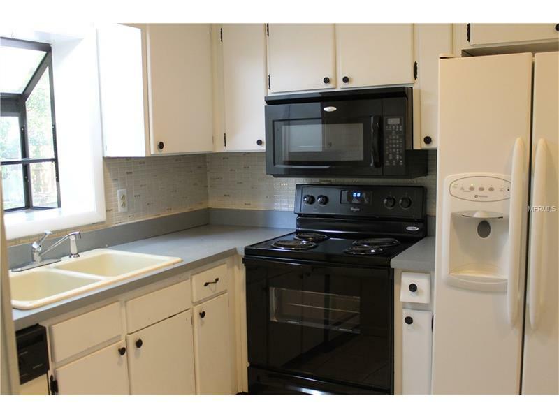 Property Photo: 217 Mary Ellen Avenue FL 33584