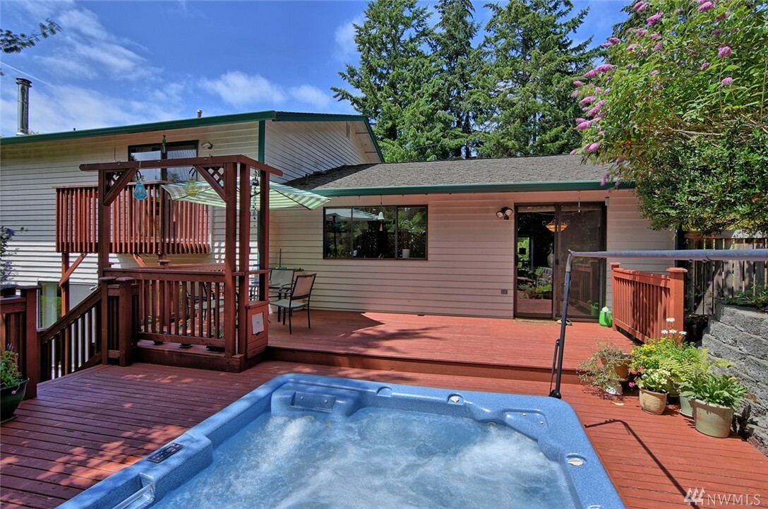 Property Photo:  6524 183rd St SW  WA 98037 