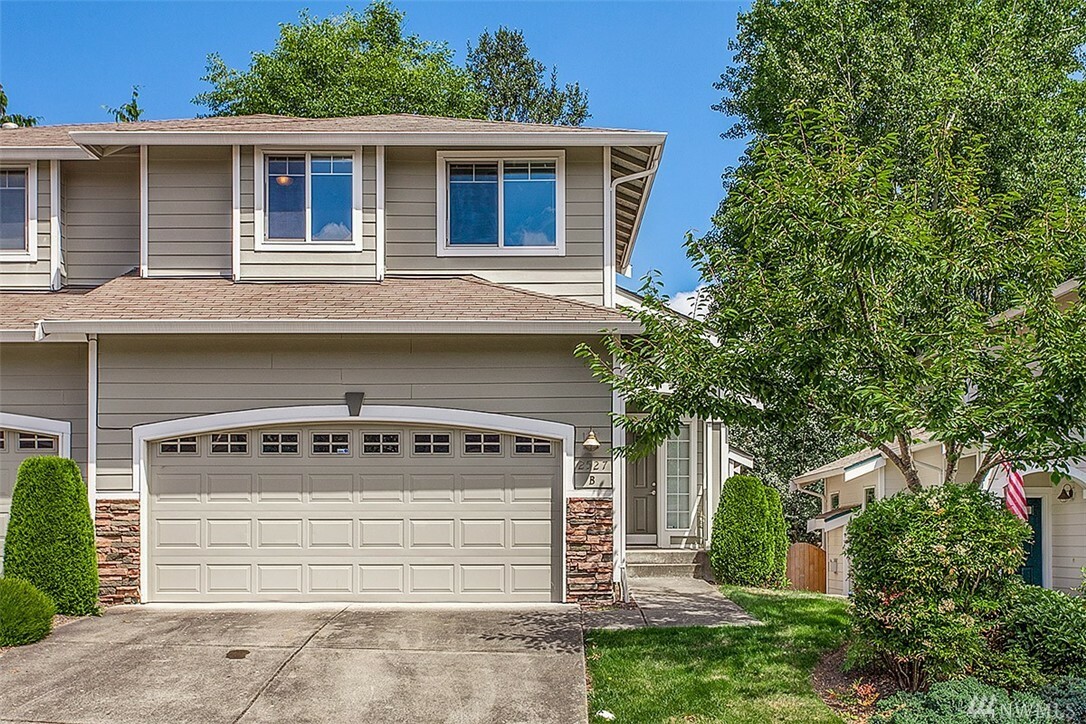 Property Photo: 2527 141st Place SW B WA 98087