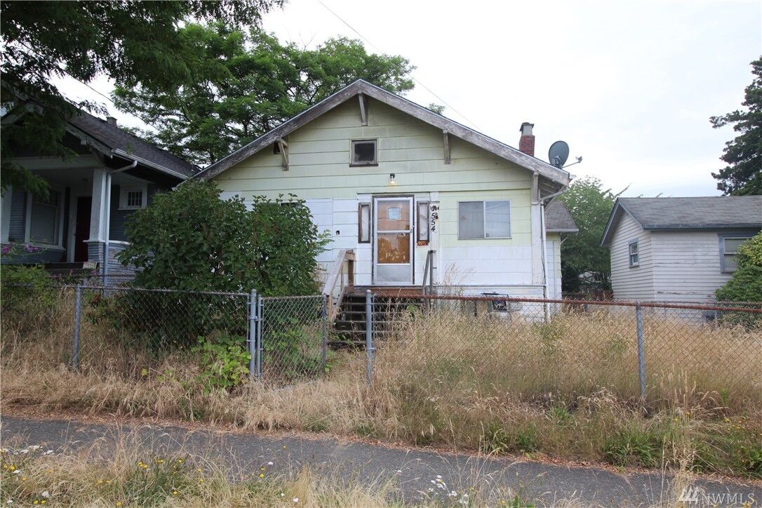 Property Photo: 7554 17th Ave NW WA 98117