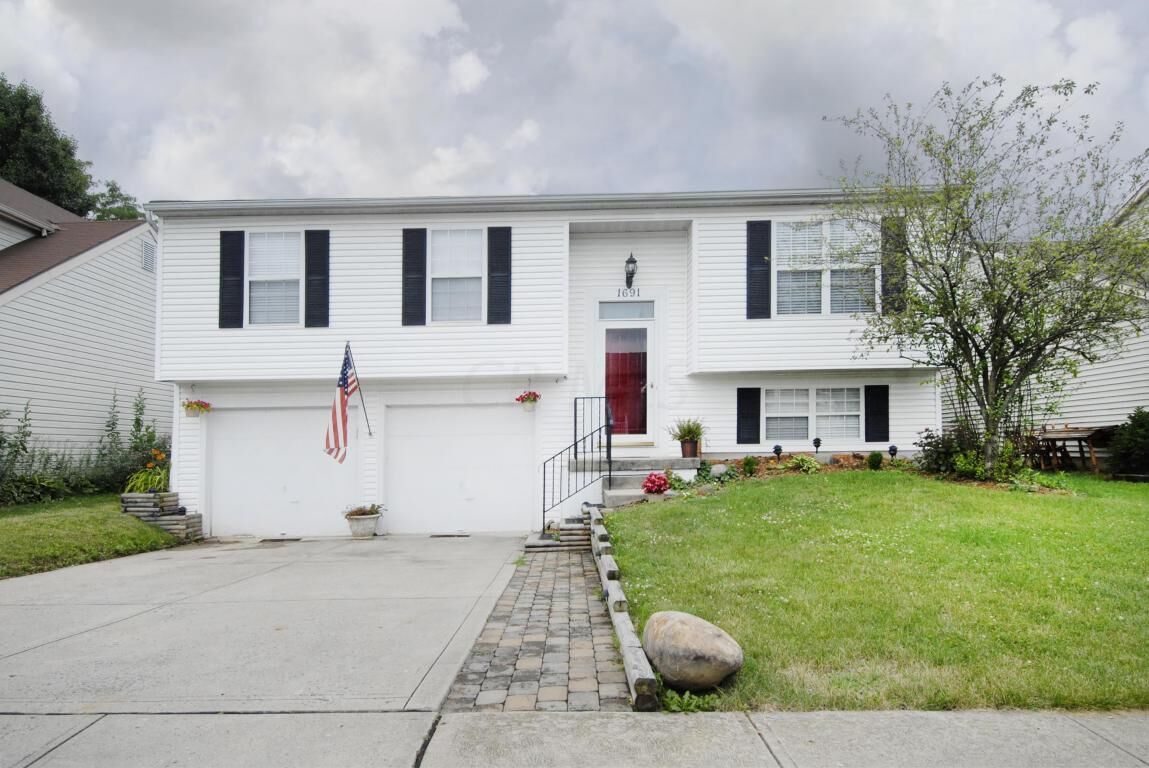 Property Photo: 1691 Green Friar Drive OH 43228