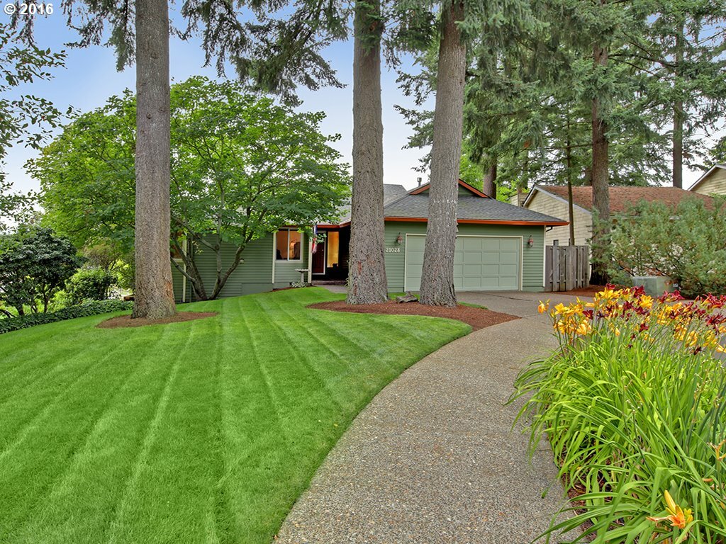 Property Photo:  21028 SW 90th Ave  OR 97062 