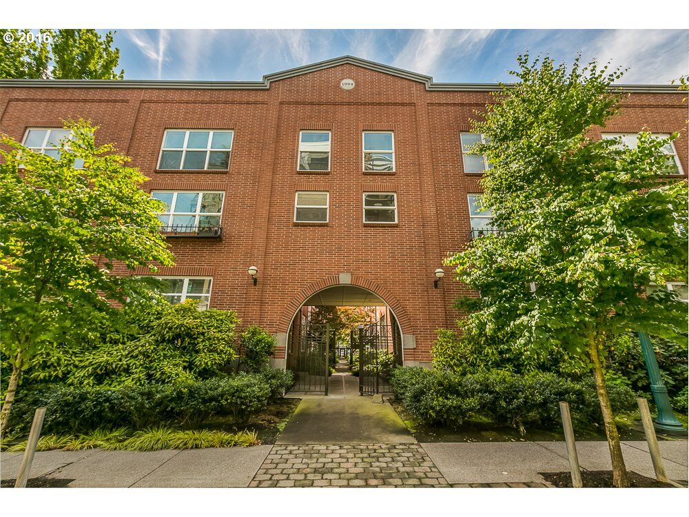 Property Photo:  1009 NW Hoyt St 207  OR 97209 